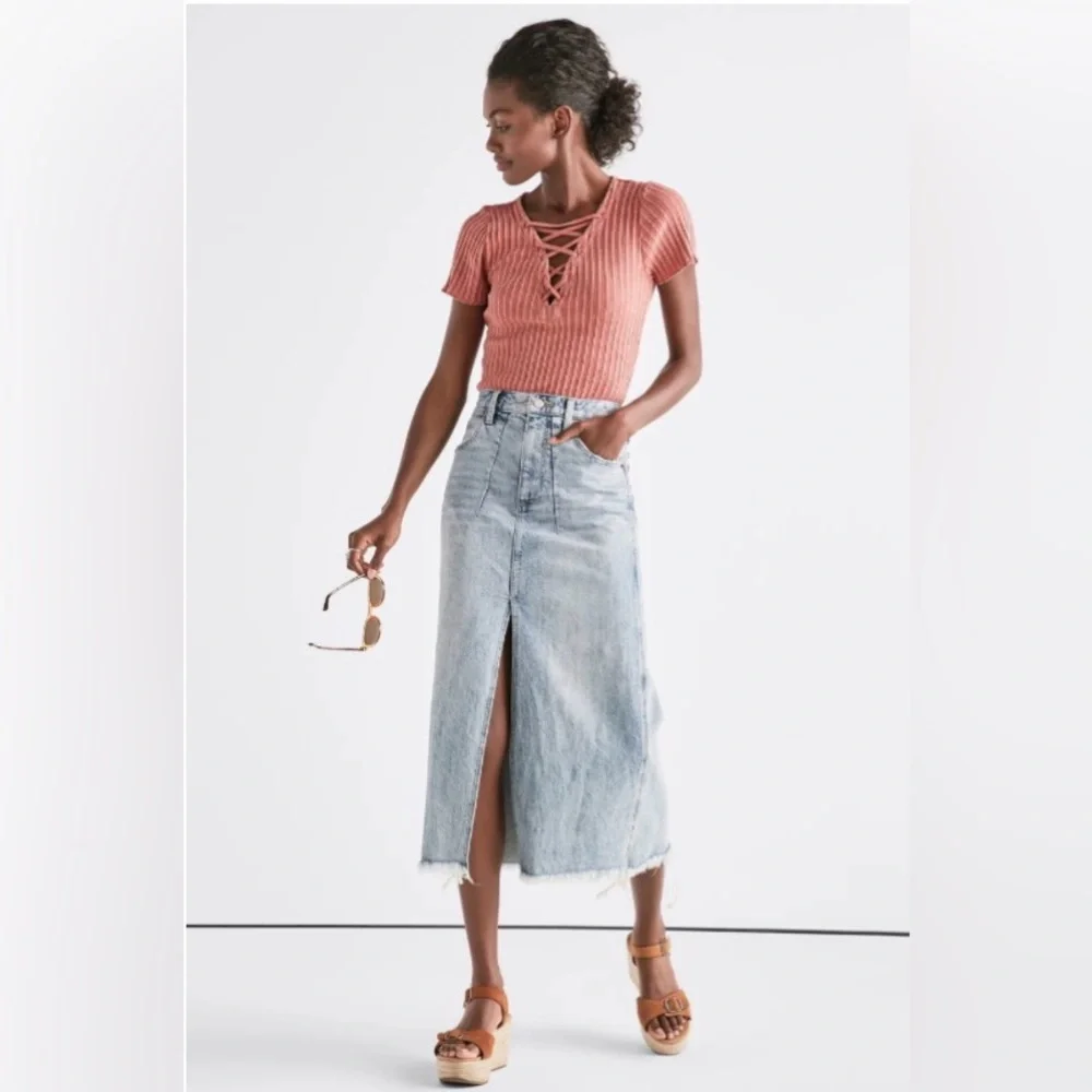 Lucky Brand Women’s Front Slit Denim Skirt Light Wash Size 0 - Picture 2 of 14